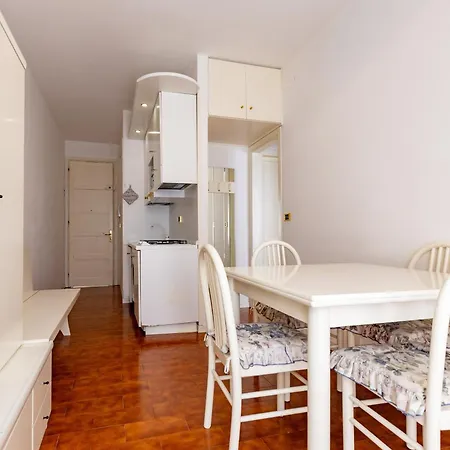 Apartament Pool Near Piazza Mazzini And