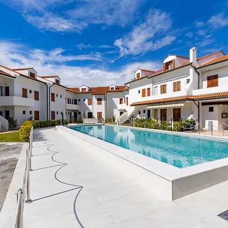 Pool Near Piazza Mazzini And * Lido di Jesolo